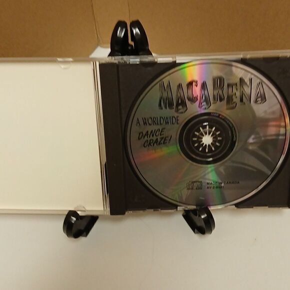 MACARENA, A WORLDWIDE DANCE CRAZE, MADE IN CANADA - Picture 4 of 7